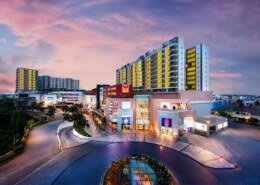 Which is the biggest mall in Chennai VR Mall or phoenix mall?